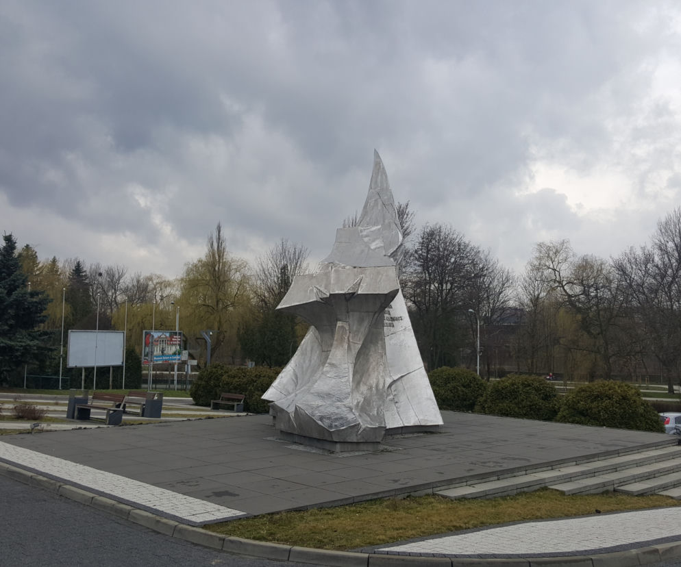 Władze Czeladzi chcą walczyć o dwa pomniki
