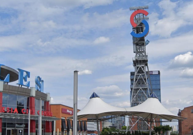 Akcja służb w Katowicach! Mężczyzna z nożem na wieży przy Silesia City Center