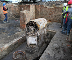 W piwnicy przedwojennej kamienicy znaleziono maszynę do palenia kawy