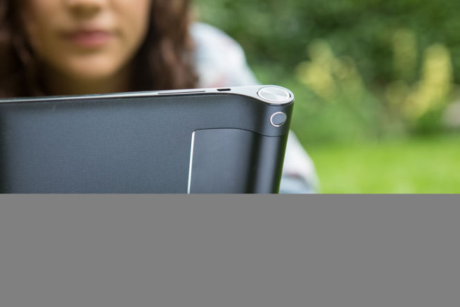 WW_Lifestyle_Photography_Lenovo_YOGA_Tablet_2_Windows_10inch_L36C1001_Low_res.jpg5723x3816