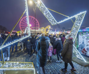 Tłumy na świątecznym Jarmarku Warszawskim. Zapytaliśmy ludzi, co o nim myślą