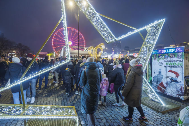 Tłumy na świątecznym Jarmarku Warszawskim. Zapytaliśmy ludzi, co o nim myślą