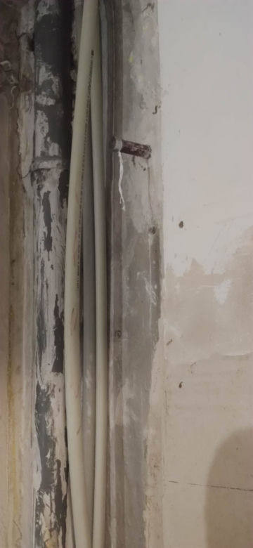 Rura z gazem przeszkadzała mu w remoncie. Wyciął ją