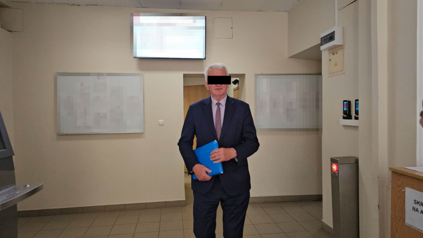 Wójt oskarżony o znęcanie [GALERIA]