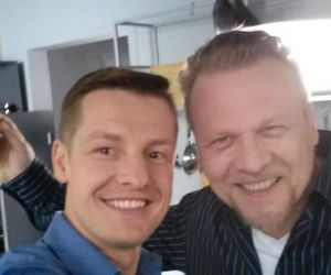 M jak miłość odc. 1148. Rafał Mroczek (Paweł), Jacek Lenartowicz (Janek) na planie