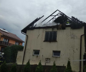 Gaboń. Piorun uderzył w dach budynku! Doszło do pożaru