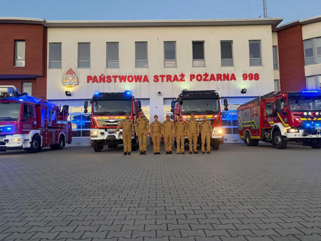 Strażackie syreny zawyły dla poległych kolegów. Żegna ich cała Polska