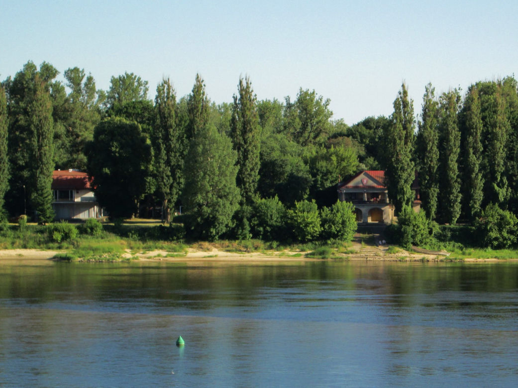 Widok z Bulwaru na drugi brzeg Wisły