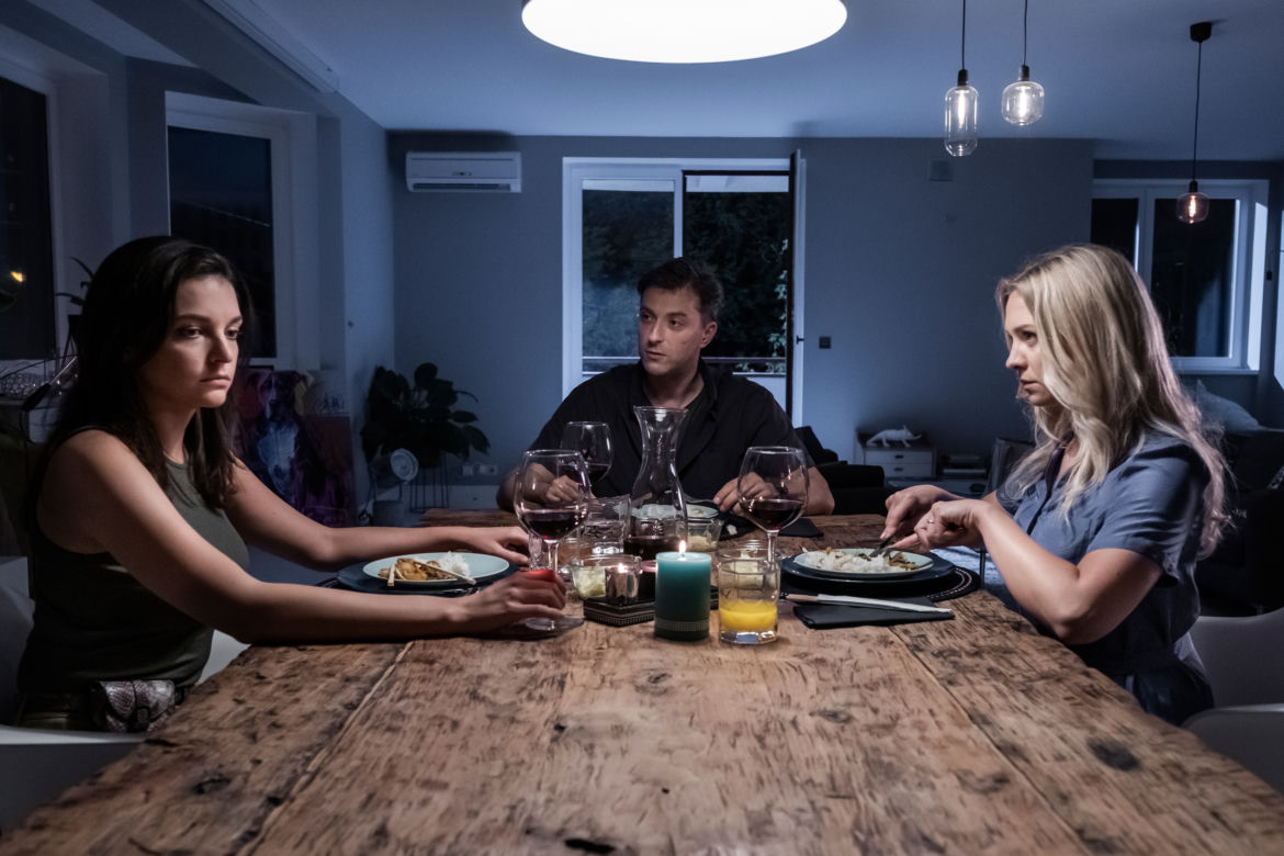 W rytmie serca 5 sezon, odcinek 55. Maria (Barbara Kurdej-Szatan), Piotr (Filip Bobek), Weronika (Maria Dębska)