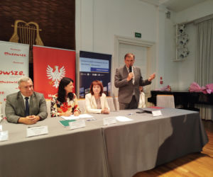 Dwie lokalne inwestycje z wysokim wsparciem unijnym. Umowy na budowę wiaduktu warszawskiego w Siedlcach i rozwój bioróżnorodności w Mrozach – już podpisane!