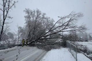Uszkodzone dachy i ludzie odcięci od prądu. Najtrudniejsza sytuacja na Podkarpaciu
