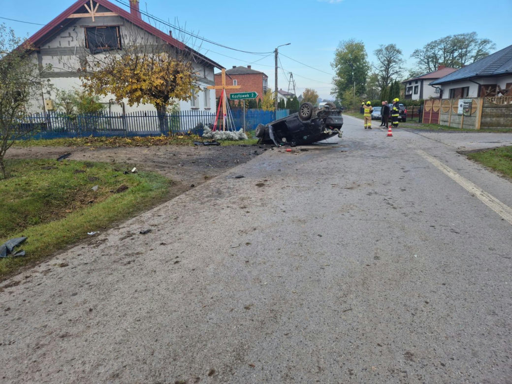 Nocny wypadek w Brzozowej. BMW wypadło z drogi