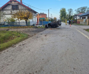 Nocny wypadek w Brzozowej. BMW wypadło z drogi