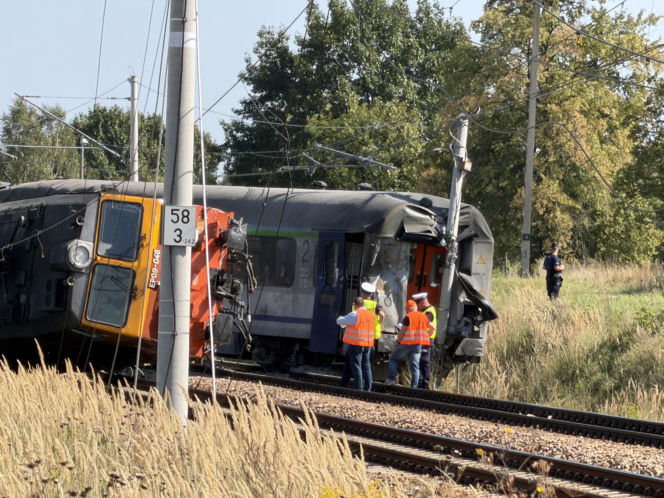 Wstrząsające zdjęcia z katastrofy kolejowej na Mazowszu