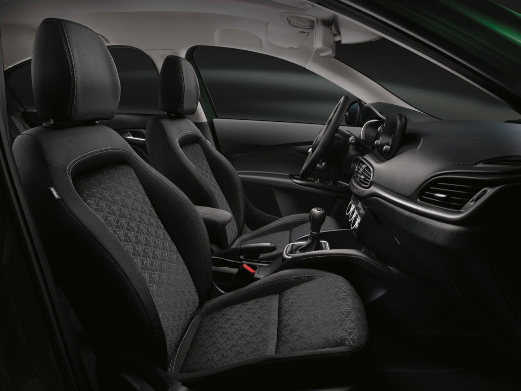 (2021) Fiat Tipo Cross