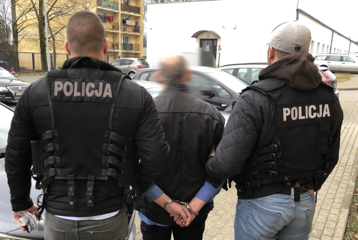 Słupsk. Policjant raniony nożem! Wielka awantura w przychodni [ZDJĘCIA]