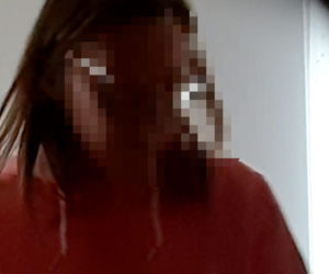 Chora mieszkanka terroryzuje blok. Ludzie boją się wychodzić z domu 