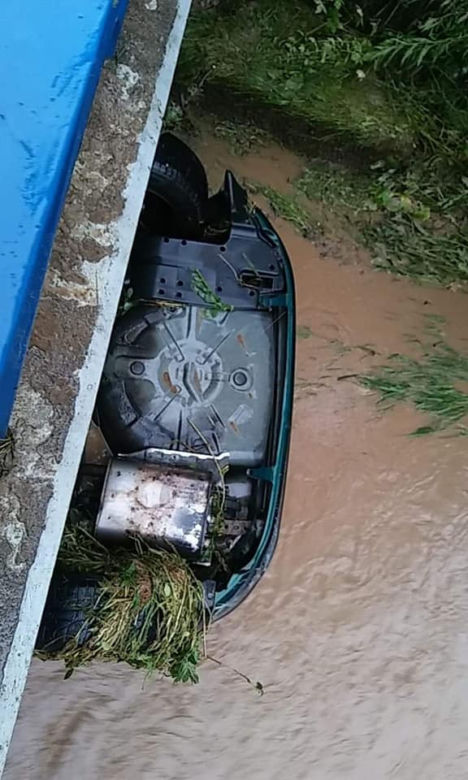 POTĘŻNE Nawałnice w Małopolsce. Woda PORWAŁA SAMOCHÓD! [ZDJĘCIA]