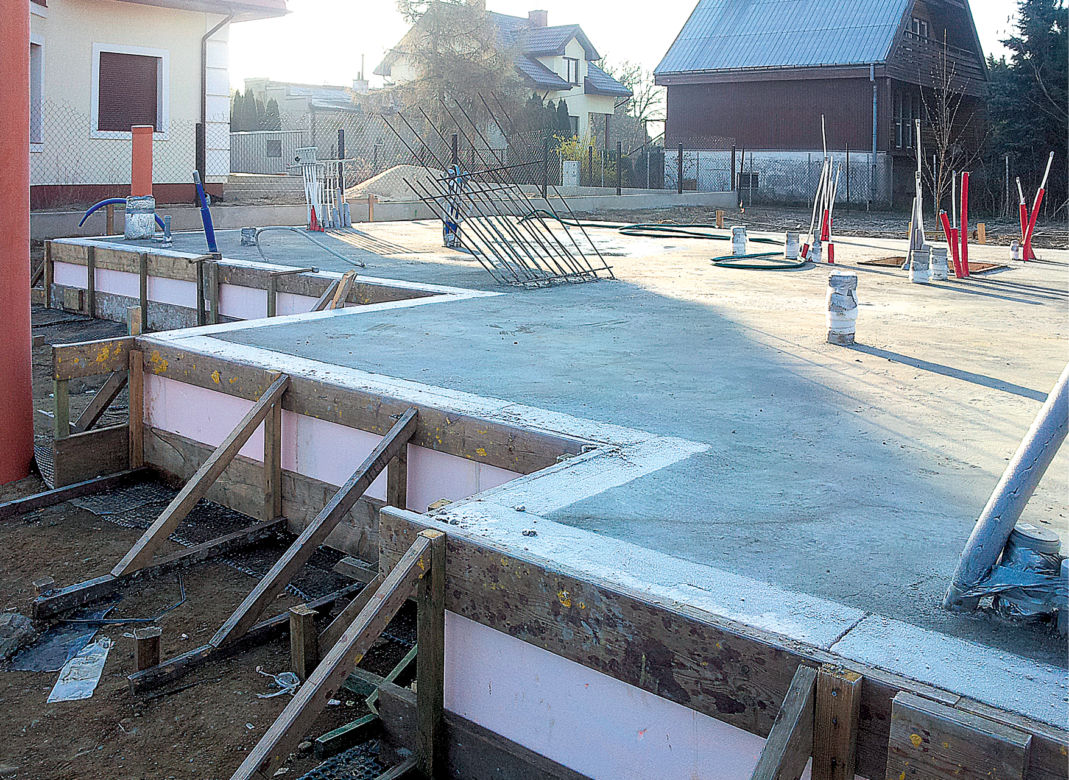 Dom z prefabrykatów - wykonanie płyty fundamentowej