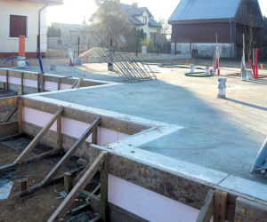 Dom z prefabrykatów - wykonanie płyty fundamentowej