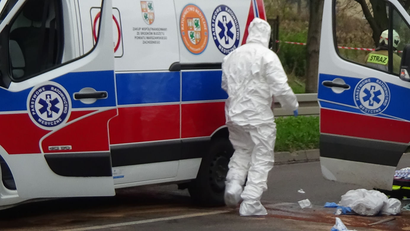 Tragiczny wypadek karetki, która wiozła zakażonego