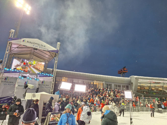 Tłumy kibiców pod Wielką Krokwią w Zakopanem