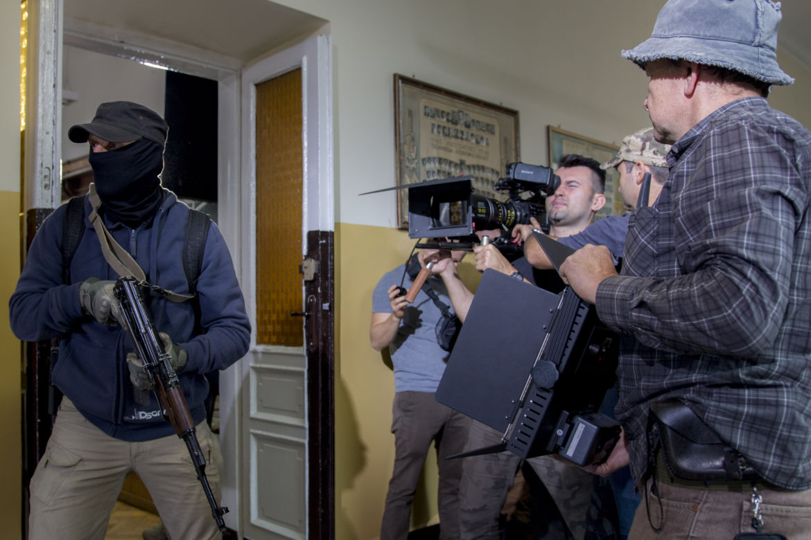 ZSE "Vetterów" zaatakowane przez terrorystów. Ekipa filmowa w szkole [GALERIA]