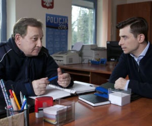 M jak miłość odc. 1222. Marek Mostowiak (Kacper Kuszewski), policjant Staszek (Sławomir Holland)