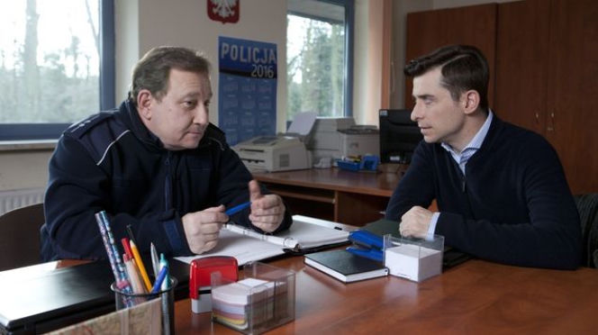M jak miłość odc. 1222. Marek Mostowiak (Kacper Kuszewski), policjant Staszek (Sławomir Holland)