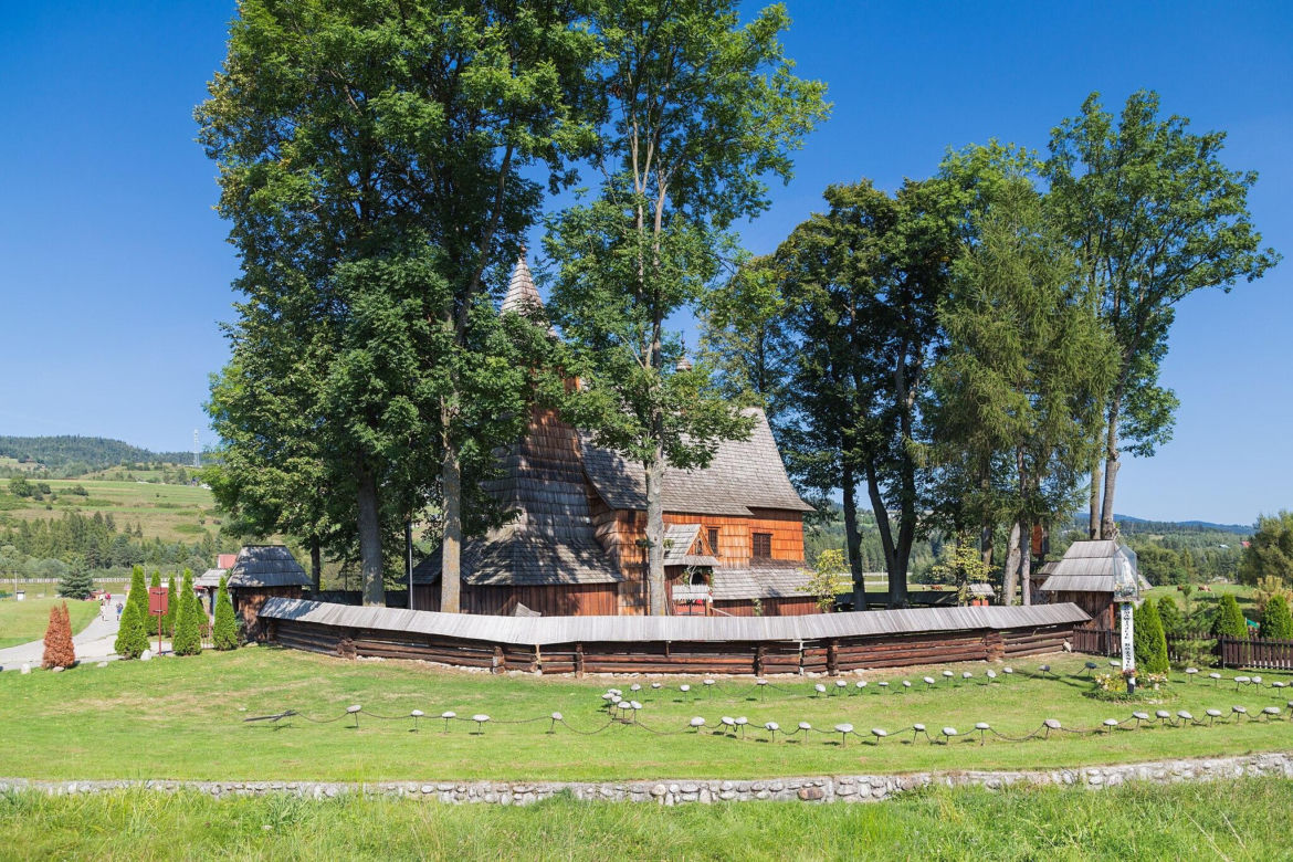Ta małopolska wieś zachwyca wyjątkowym zabytkiem z listy UNESCO. Kiedyś należała do króla
