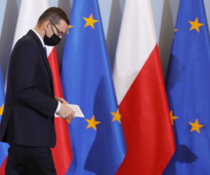 Mateusz Morawiecki. Premier w izolacji