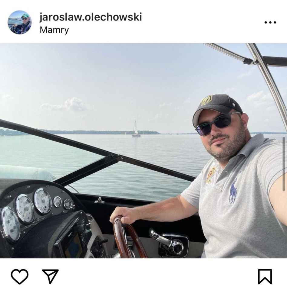 Były szef "Wiadomości" chwali się bogactwem. Jachty, markowe koszulki, podróże