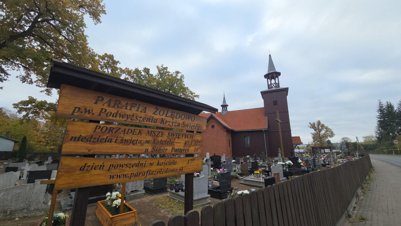 Trudno powstrzymać wzruszenie. Tak wygląda grób Adriana Szymaniaka, uczestnika programu "Ślub od pierwszego wejrzenia"