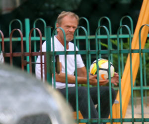 Donald Tusk. Z wnukiem harata w gałę.