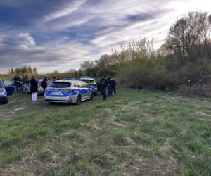 Rocznica tragedii zamieniła się w koszmar. Tajemniczy pakunek przerwał uroczystość