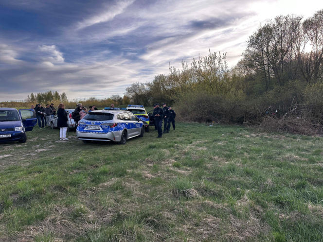 Rocznica tragedii zamieniła się w koszmar. Tajemniczy pakunek przerwał uroczystość