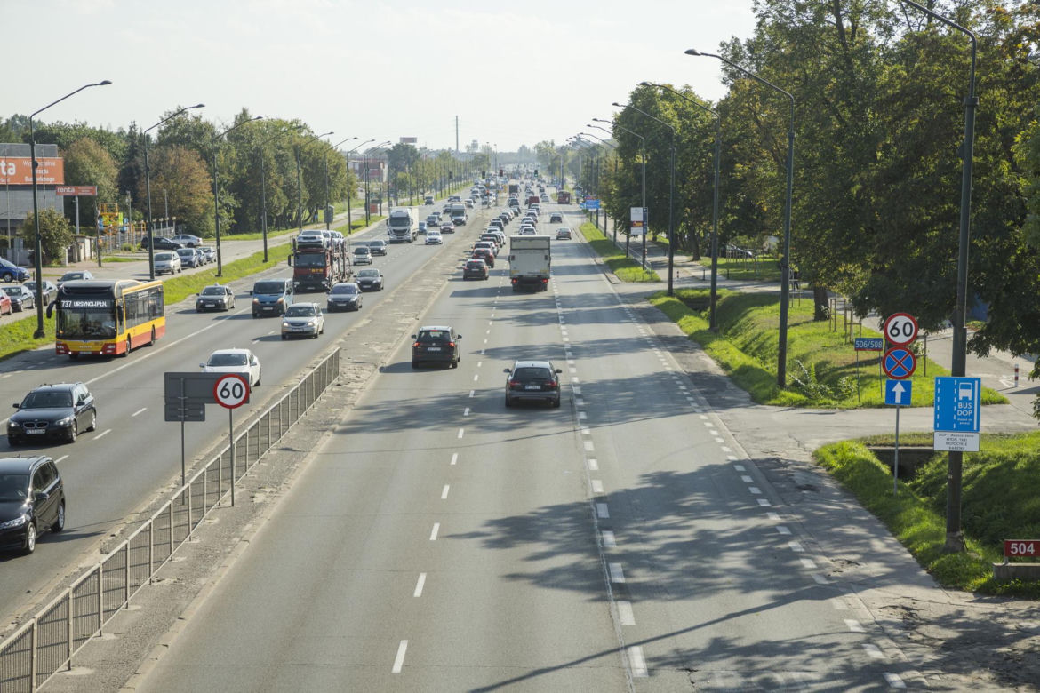 Buspas na Puławskiej krytykowany przez aktywistów. Ratusz nie widzi problemu 