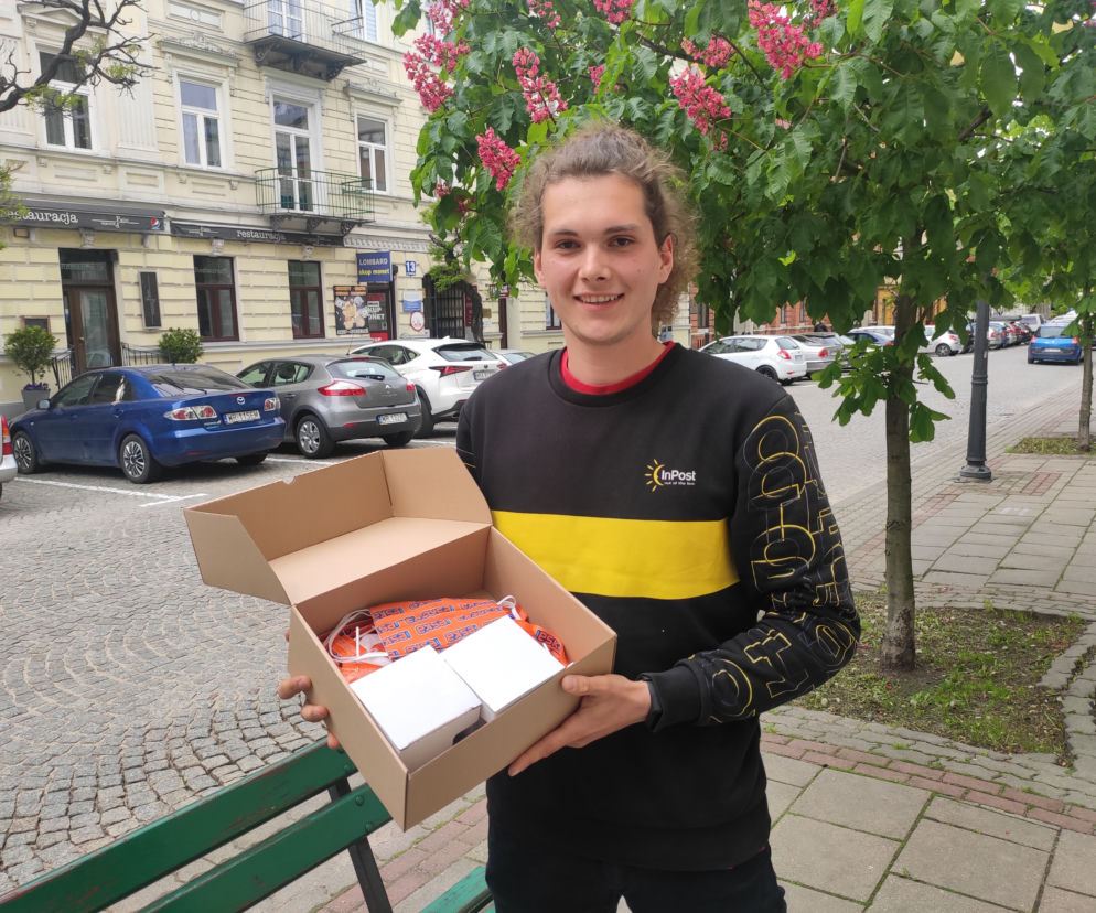 Wiktor, kurier rozwożący paczki, który chciał zaskoczyć swoich kolegów