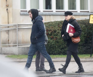 Antek Królikowski z mamą załatwia formalności pogrzebowe