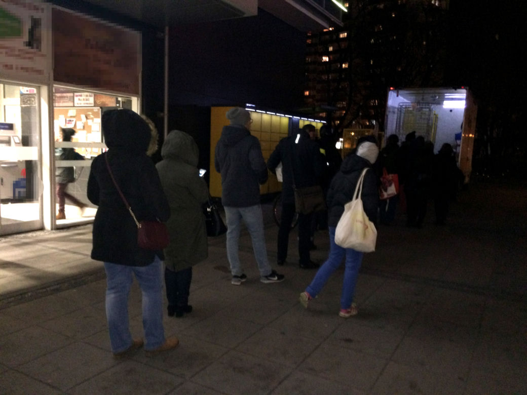 Gigantyczne kolejki po paczki inPost 
