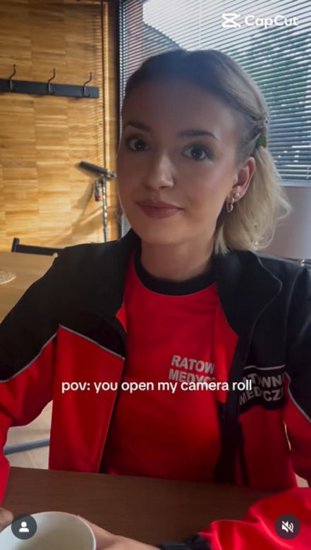 Na sygnale na planie. Britney (Paulina Zwierz)