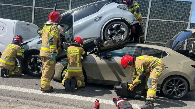 Spektakularna kolizja. Auto na aucie