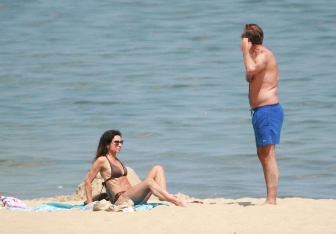 Marta Kaczyńska z mężem na plaży