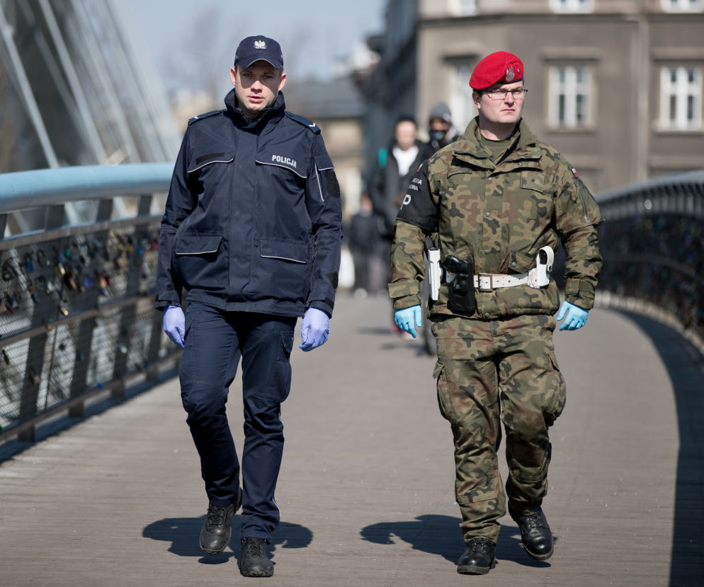 Kraków: Policja sprawdzi, czy nosisz maseczkę. Posypią się mandaty?