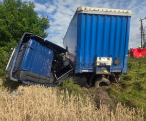 Wjechał Fordem pod ciężarówkę i uderzył w Skodę. 20-latka zabrał śmigłowiec. Tragiczny finał