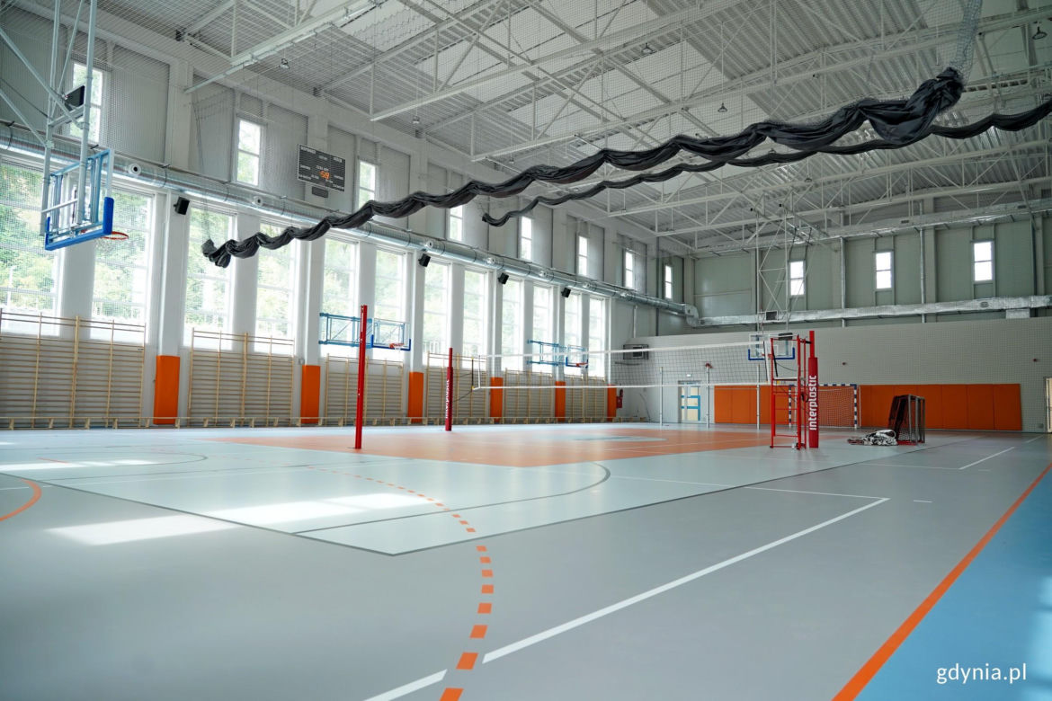 Hala sportowa przy ZSHG w Gdyni, ul. Morska 77