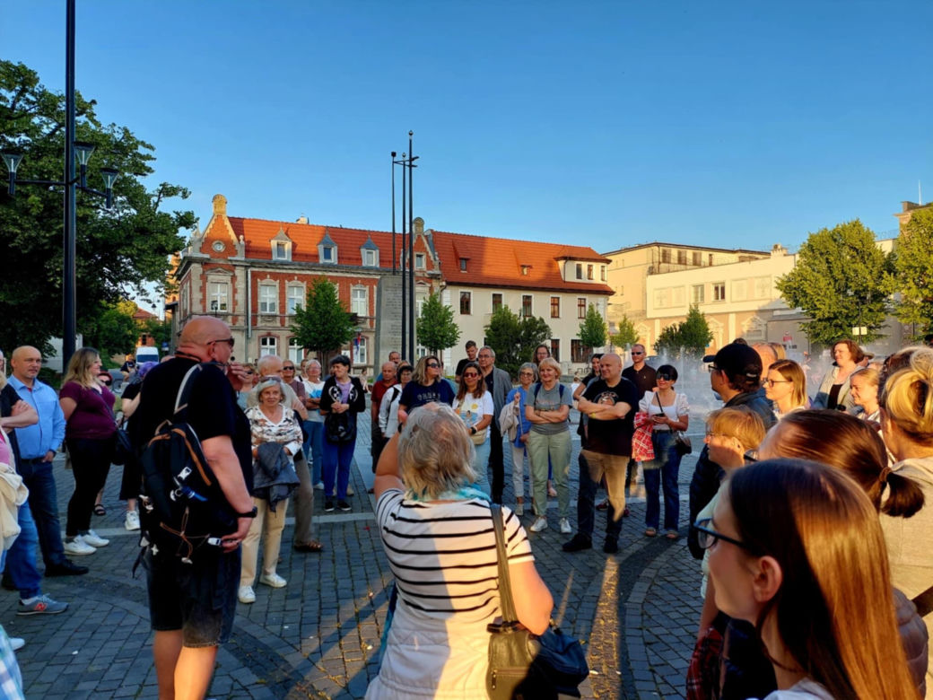 Magiczna Noc Świętojańska w Starym Fordonie. Spacer pod gwiazdami przyciągnął bydgoszczan i turystów
