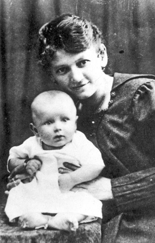 Karol Wojtyła z mamą Emilią z Kaczorowskich Wojtyłową, 1920