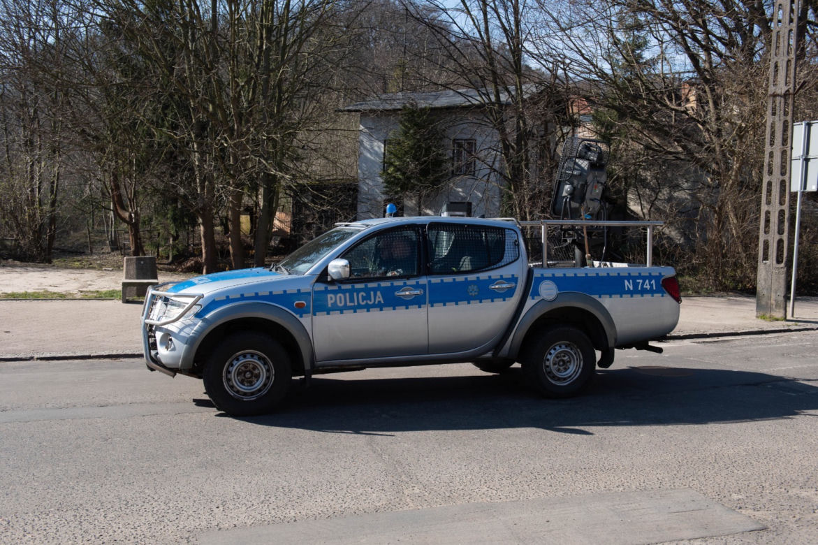 Koronawirus w Trójmieście. Zostań w domu - apeluje policja przez megafony i drony [ZDJĘCIA]