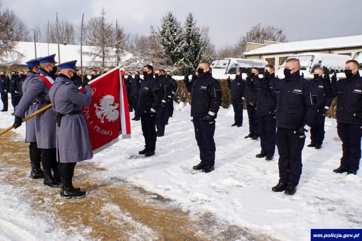 Nowi policjanci na Warmii i Mazurach. Ślubowało aż 80 funkcjonariuszy [ZDJĘCIA]